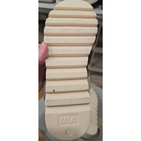MIA "Jene" Sand Color Sandal Size 9 New Without Box - Picture 4 of 5